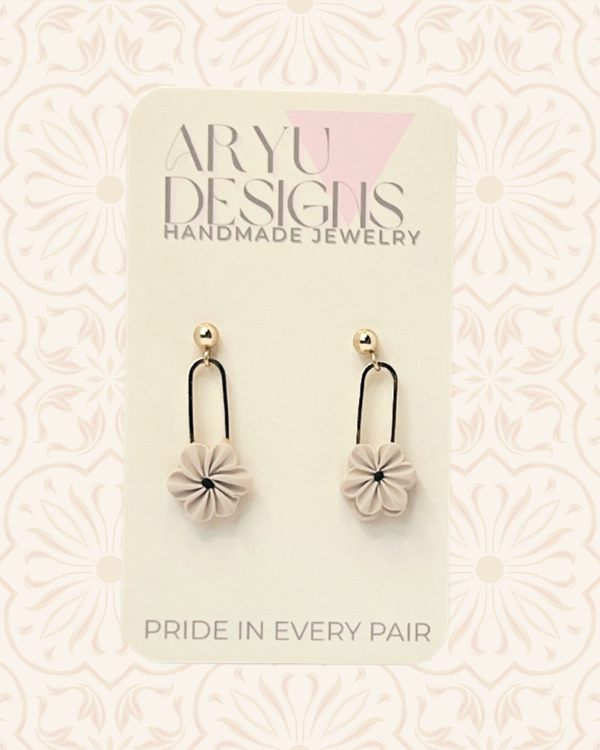 611fc05e3c4ce80992caae23_updated-bloom-clip-dangles-oat-on-card_1790709038792.png
